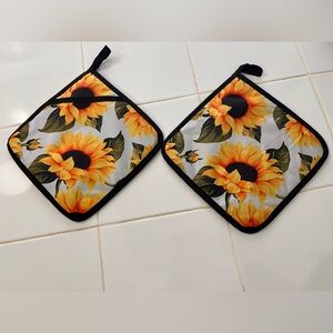 Set of 2 Brand New Sunflower Pot Holders